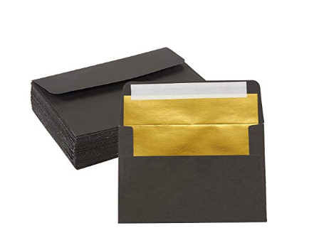 50 Ambachtdocument van het de Uitnodigingspakken Gebruik van het Enveloppenhuwelijk met Zwart binnen Buitenkant & Goud