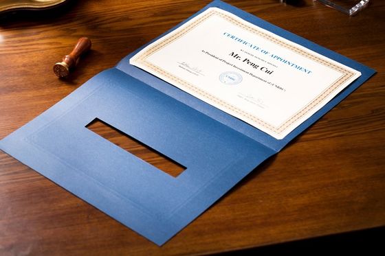 Het Document van het verzamelings verzilvert de Blauwe Certificaat Houder, Hete het stempelen Opgevulde Certificaatomslag